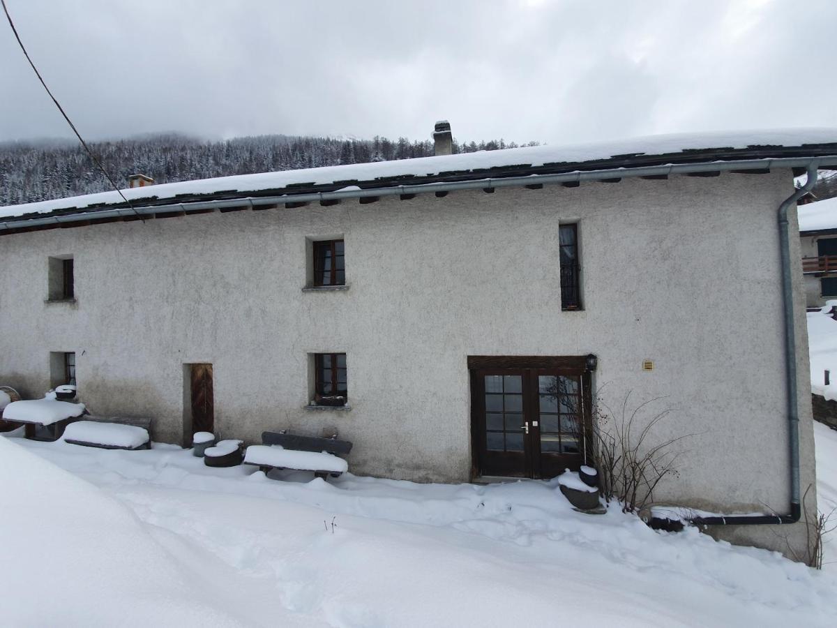 Ferienwohnung Bourg-Saint-Pierre : Le Cachet D'Antan Exterior foto